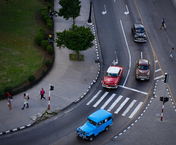 Comment les petites villes peuvent-elles créer des zones piétonnes pour réduire la pollution de l'air ?